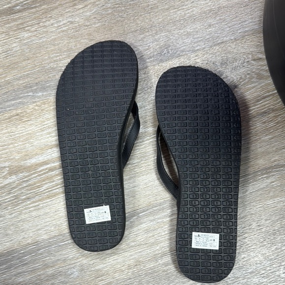 Sanuk Black Sandals with Green Logo Size 10 - Picture 2 of 3